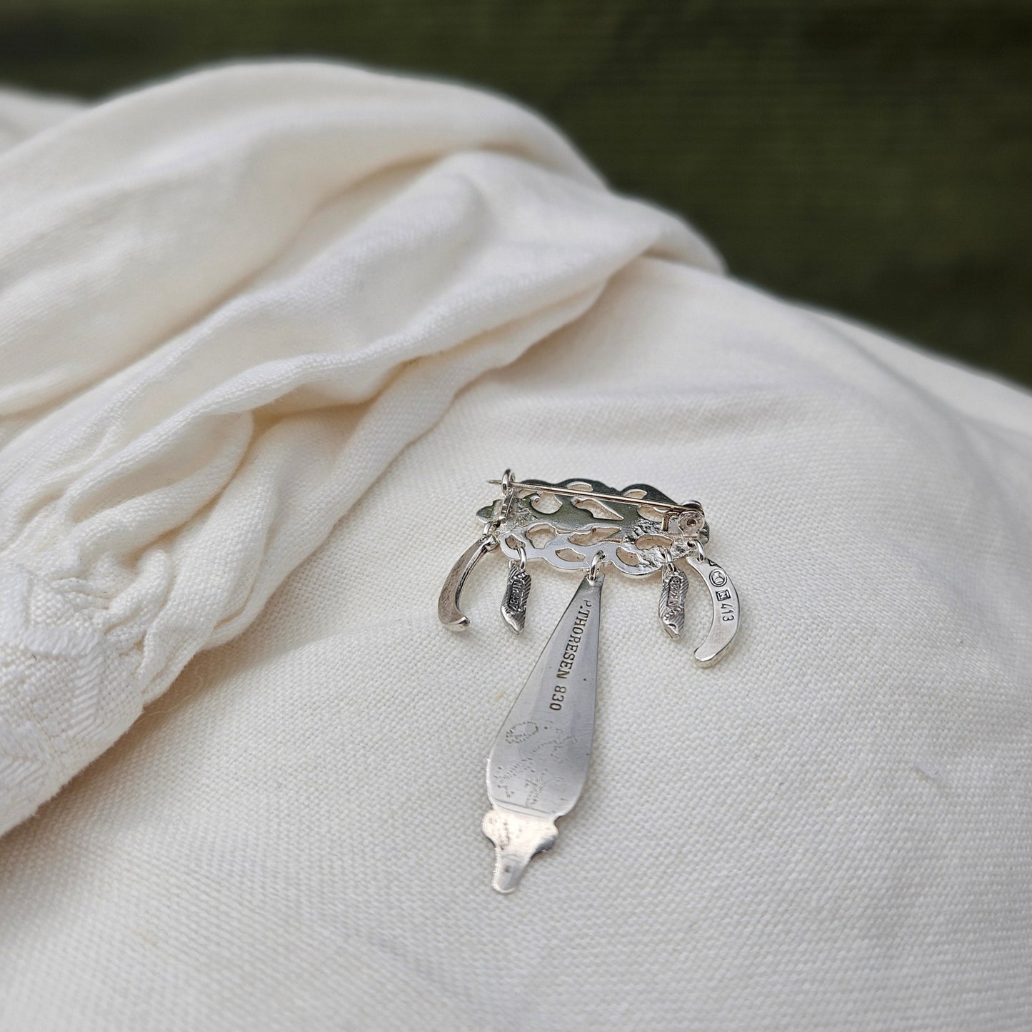 Viking rose med håndgravert heng